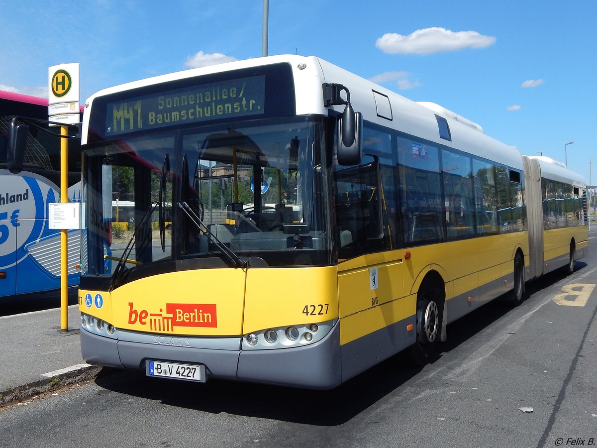 Solaris Urbino 18 der BVG in Berlin am 11.06.2016