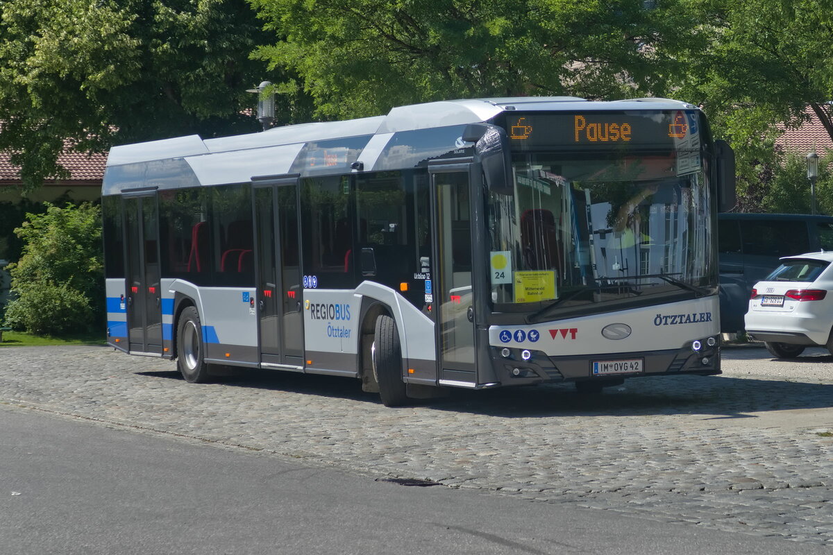 Solaris Urbino von Ötztaler (IM-OVG 42) als Schienenersatzverkehr in Mittenwald, Bahnhof. Aufgenommen 4.8.2022.