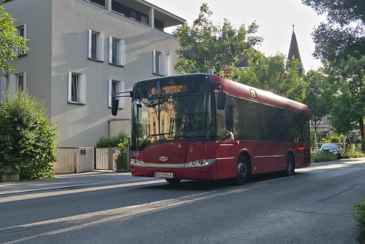 Solaris Urbino (SZ-238LA) als Linie B in Innsbruck, Bienerstraße. Aufgenommen 9.6.2023.