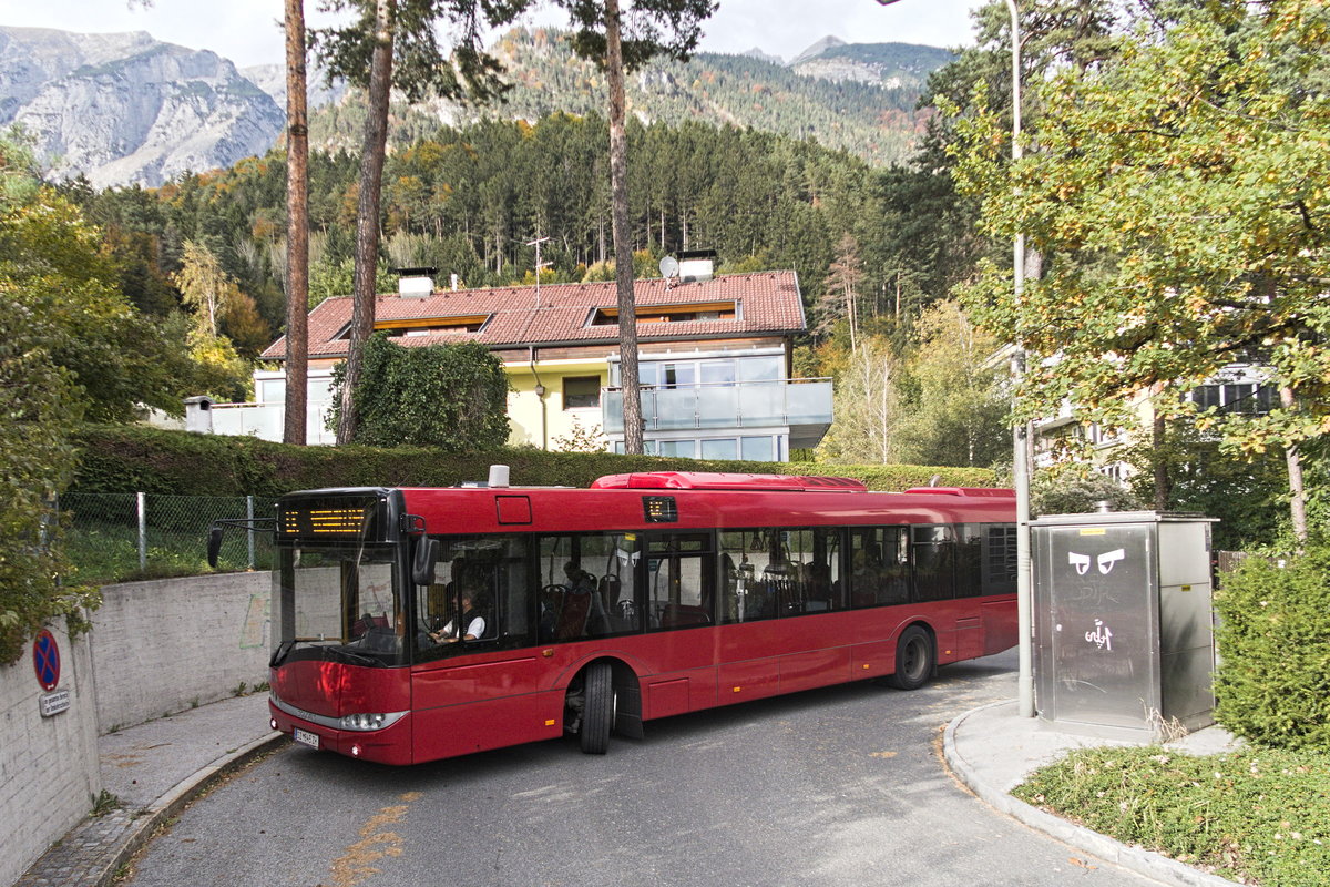 Solaris Urbino (SZ-845ZH) als Linie LK in der Haltestelle Kranebitten Andreas-Dipauli-Straße in Innsbruck. Aufgenommen 15.10.2019.