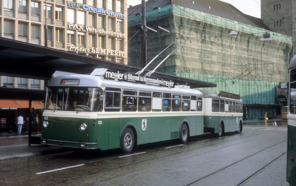 St. Gallen: Trolleybuslinie 3 (Saurer/BBC 123) Bahnhof am 27. Juni 1980.