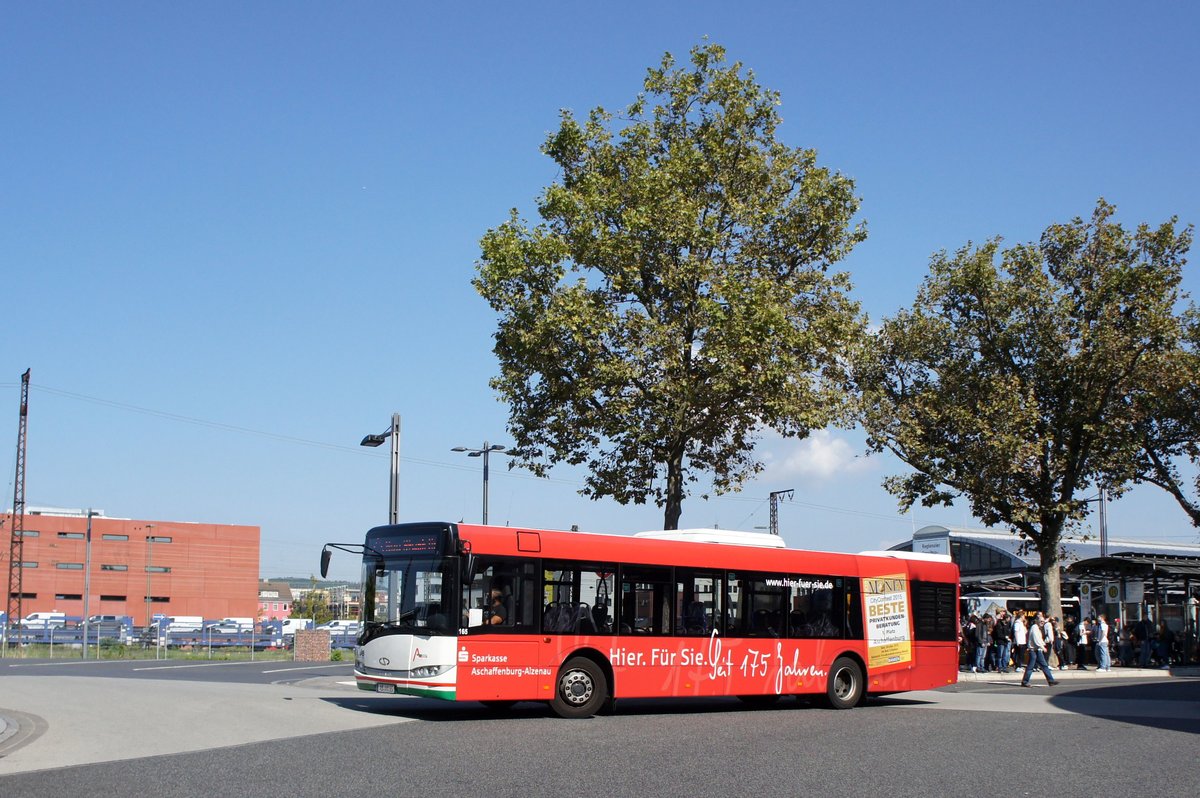 Stadtbus Aschaffenburg / Verkehrsgemeinschaft am Bayerischen Untermain (VAB): Solaris Urbino 12 der Stadtwerke Aschaffenburg Verkehrs-GmbH (STWAB), aufgenommen im September 2016 in der Nähe vom Hauptbahnhof in Aschaffenburg.