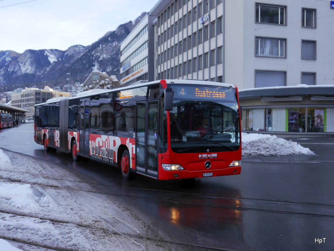 Stadtbus Chur - Mercedes Citaro GR 155851 unterwegs auf der Linie 4 bei den Haltestellen vor dem Bahnhof Chur am 02.01.2015