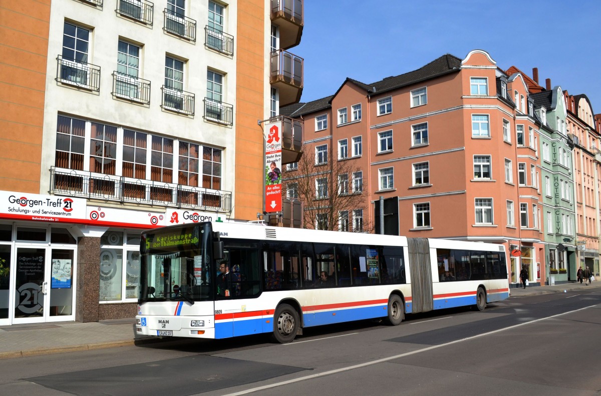 Stadtbus Eisenach: MAN NG der KVG Eisenach, eingesetzt im Stadtverkehr. Aufgenommen in der Bahnhofstraße von Eisenach im März 2014.