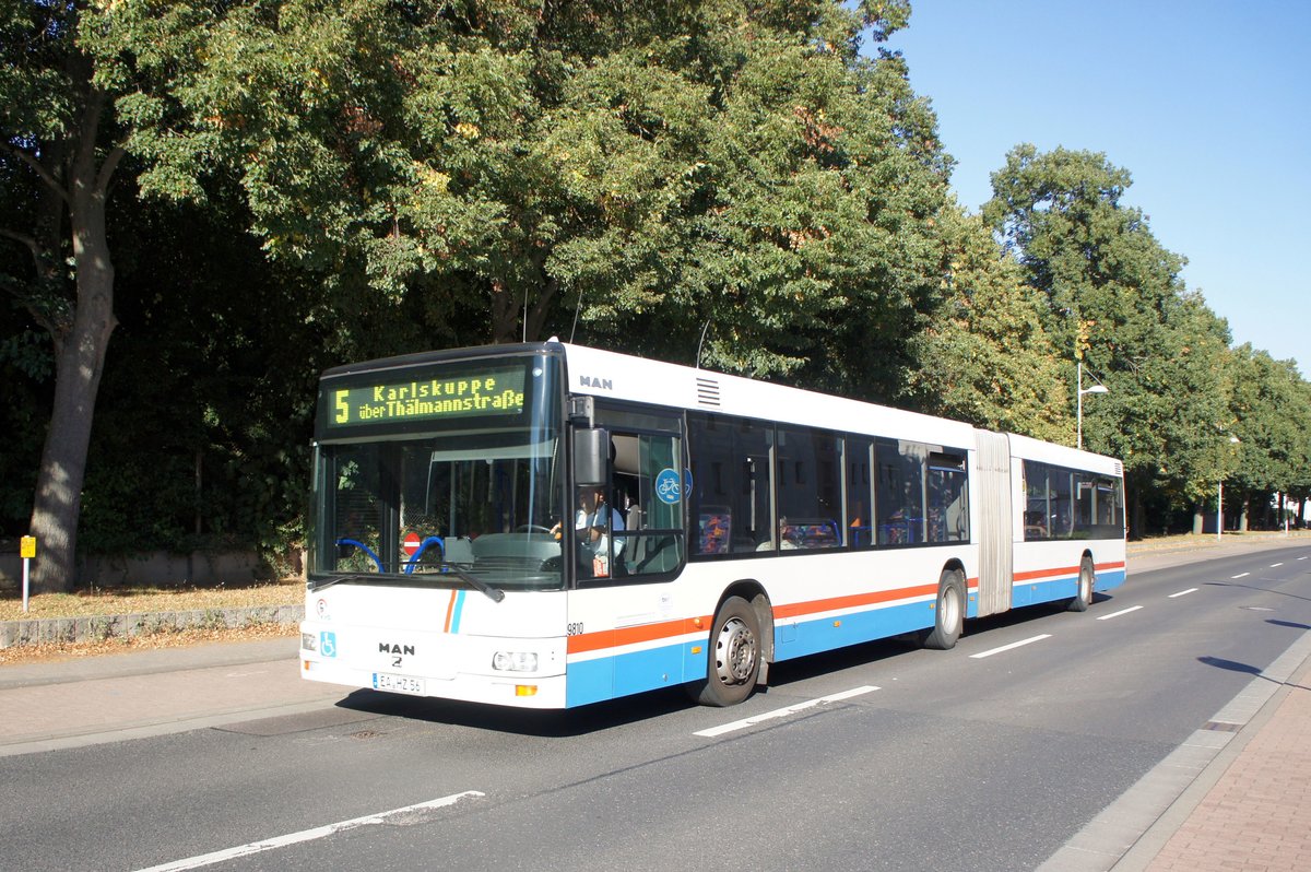 Stadtbus Eisenach: MAN NG der KVG Eisenach, eingesetzt im Stadtverkehr. Aufgenommen im August 2016 im Stadtgebiet von Eisenach.