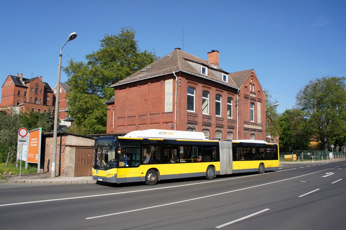 Stadtbus Gotha: Neoplan N 4521 CNG Centroliner Evolution (Wagennummer 115) des Omnibusbetriebes Wolfgang Steinbrück (Lackierung: Berlin), aufgenommen im Mai 2016 am Zentralen Omnibusbahnhof in Gotha.