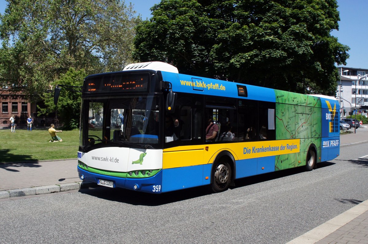 Stadtbus Kaiserslautern: Solaris Urbino 12 der SWK - Stadtwerke Kaiserslautern GmbH, aufgenommen im Juni 2019 am Hauptbahnhof in Kaiserslautern.