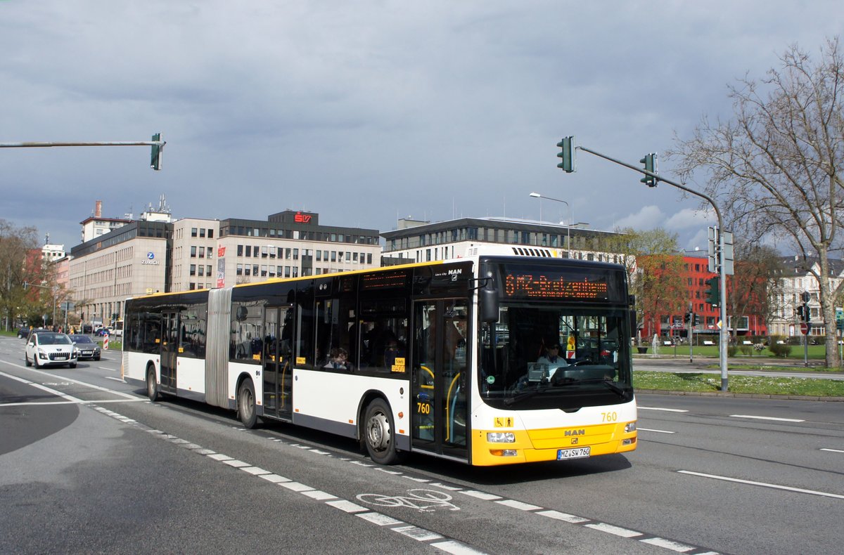 Stadtbus Mainz / Stadtbus Wiesbaden: MAN Lion's City G der MVG Mainz / Mainzer Verkehrsgesellschaft, aufgenommen im April 2016 am Hauptbahnhof in Wiesbaden.