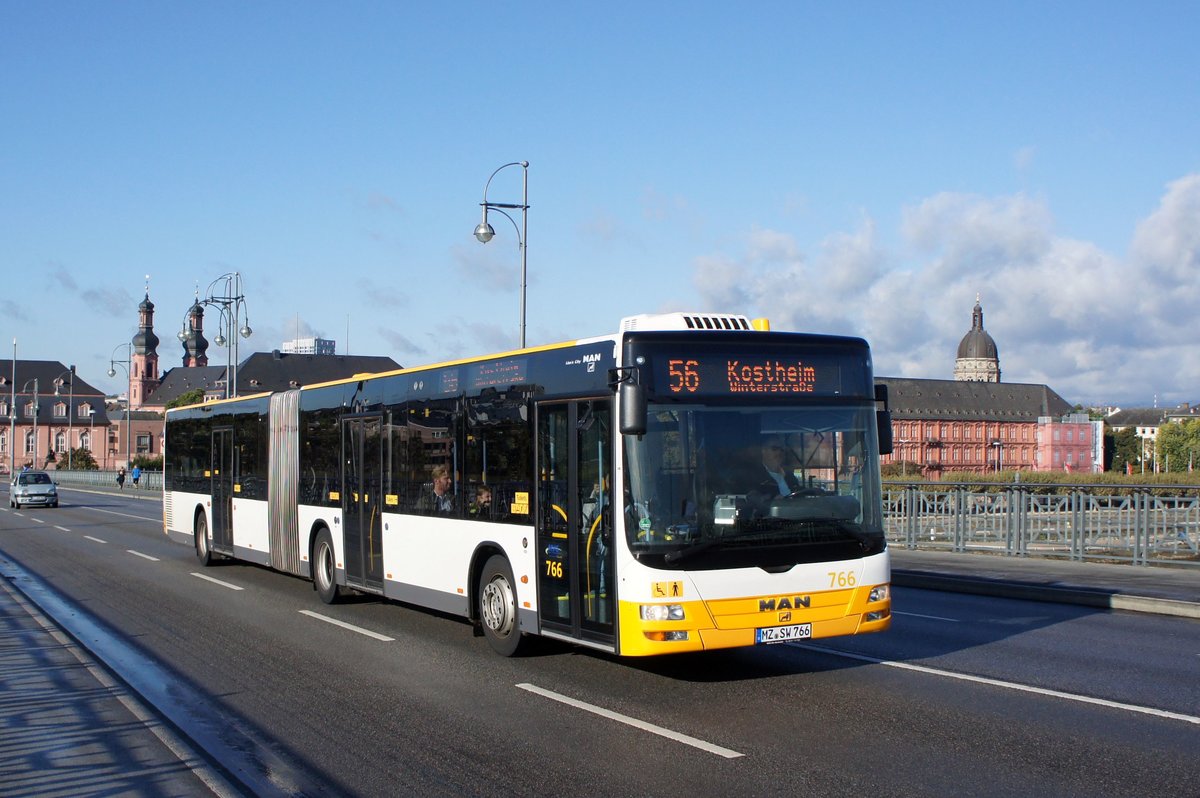Stadtbus Mainz: MAN Lion's City G der MVG Mainz / Mainzer Verkehrsgesellschaft, aufgenommen im Oktober 2016 auf der Theodor-Heuss-Brücke zwischen der hessischen Landeshauptstadt Wiesbaden und der rheinland-pfälzischen Landeshauptstadt Mainz.