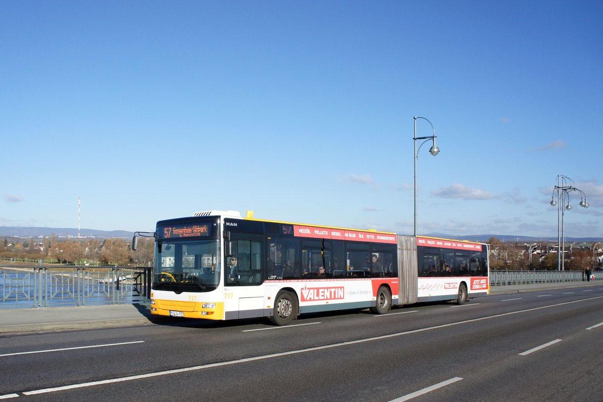 Stadtbus Mainz: MAN Lion's City G der MVG Mainz / Mainzer Verkehrsgesellschaft, aufgenommen im November 2016 auf der Theodor-Heuss-Brücke zwischen der hessischen Landeshauptstadt Wiesbaden und der rheinland-pfälzischen Landeshauptstadt Mainz.