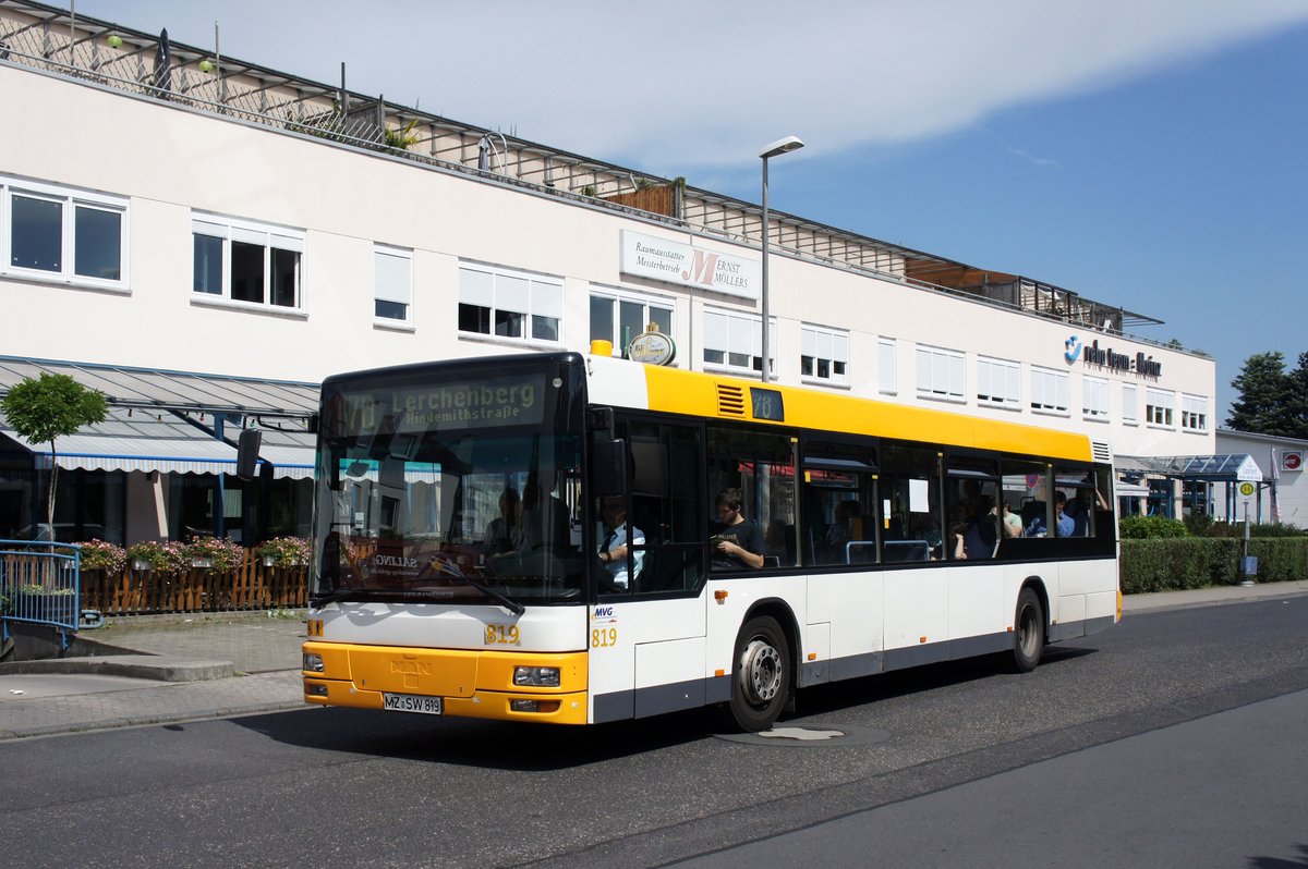 Stadtbus Mainz: MAN NL der MVG Mainz / Mainzer Verkehrsgesellschaft (Wagen 819), aufgenommen im Juni 2016 in Mainz-Bretzenheim.