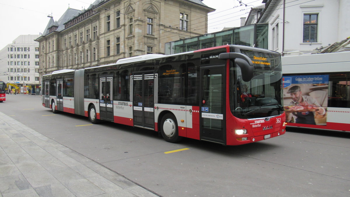 Stadtbus Nr. 362 (MAN A40 Lion's City GL, 2017) am 21.2.2018 auf dem Bahnhofplatz. Mit den 3 neuesten MAN zählt der Bestand an Diesel-Gelenkbussen bereits 30 Fahrzeuge.
