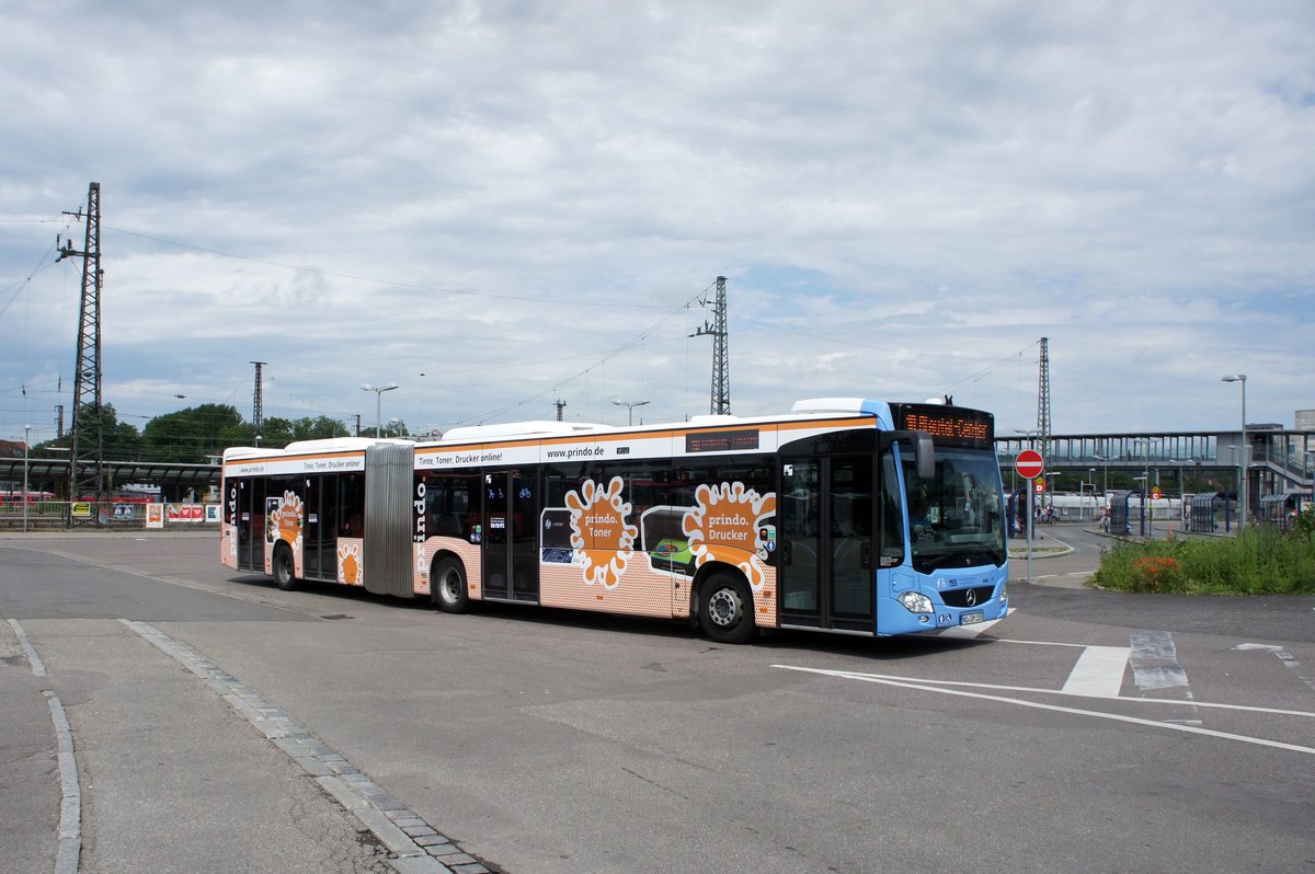 Stadtbus Ulm / Stadtbus Neu-Ulm / DING - Donau-Iller-Nahverkehrsverbund GmbH: Mercedes-Benz Citaro C2 Gelenkbus von Schwaben Mobil Nahverkehr Service GmbH - Wagen 155, aufgenommen im Juni 2016 am Hauptbahnhof in Ulm.
