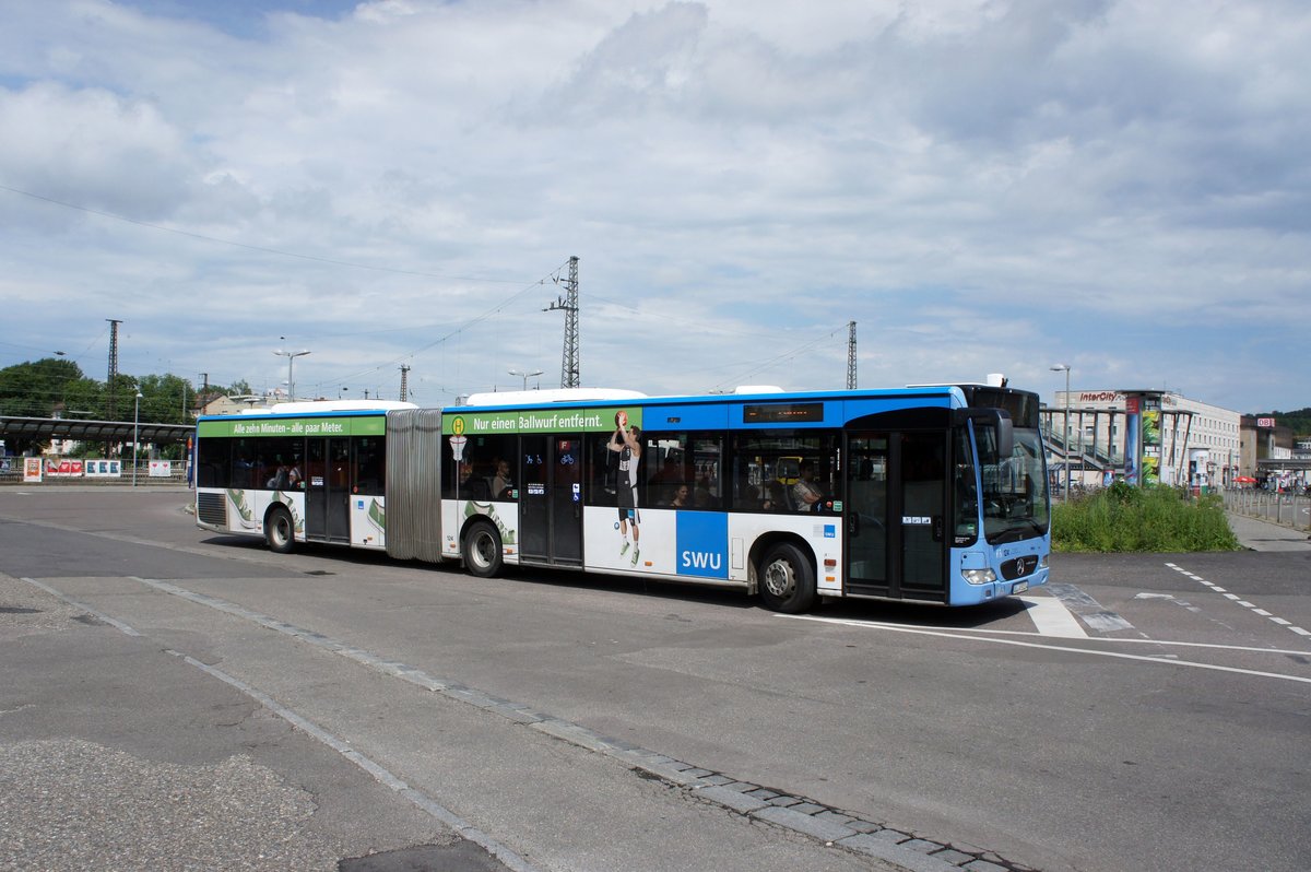 Stadtbus Ulm / Stadtbus Neu-Ulm / DING - Donau-Iller-Nahverkehrsverbund GmbH: Mercedes-Benz Citaro Facelift G von SWU Verkehr GmbH - Wagen 124, aufgenommen im Juni 2016 am Hauptbahnhof in Ulm.