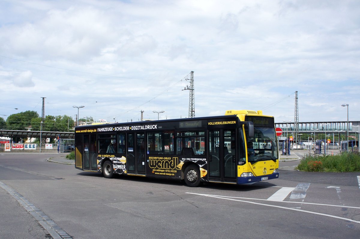 Stadtbus Ulm / Stadtbus Neu-Ulm / DING - Donau-Iller-Nahverkehrsverbund GmbH: Mercedes-Benz Citaro von Schwaben Mobil Nahverkehr Service GmbH - Wagen 305, aufgenommen im Juni 2016 am Hauptbahnhof in Ulm.