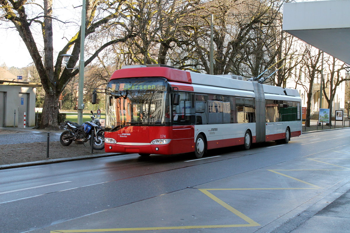 Stadtbus Winterthur Nr. 174 (Solaris Trollino 18) am 17.2.2021 bei der Schmidgasse