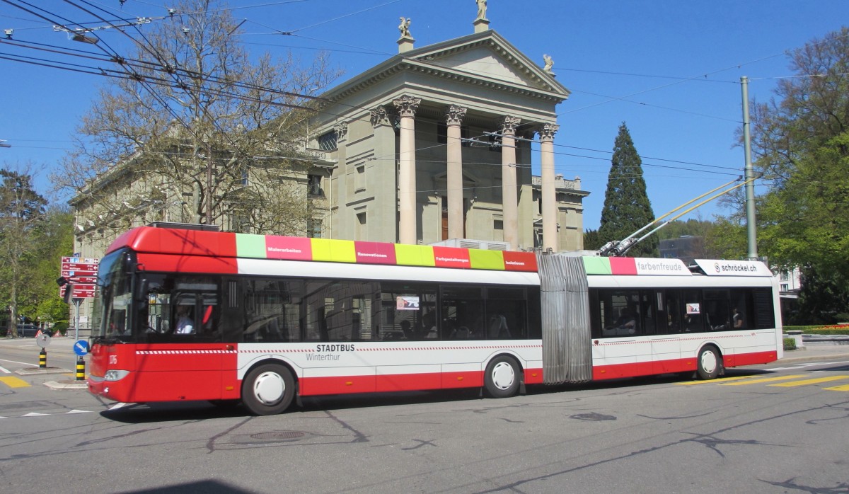 Stadtbus Winterthur Nr. 176 (2005) am 23.4.2015 beim Stadthaus. Die Solaris Trollino's 171-180 haben nun bereits das 10. Betriebsjahr erreicht. Für zukünftige Anschaffungen sind auch Doppelgelenk-Trolleybusse geplant.