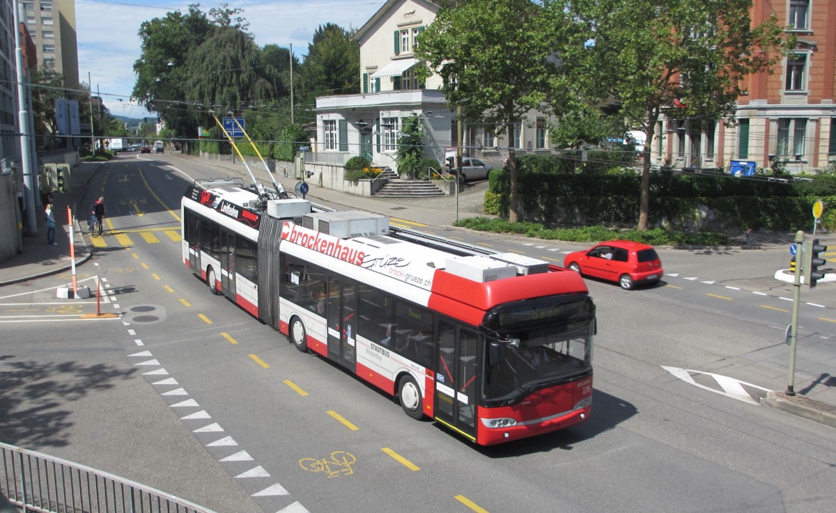 Stadtbus Winterthur Nr. 176 (Solaris Trollino 18, 2005) am 27.8.2014 kurz vor der Wülflingerunterführung Westseite.