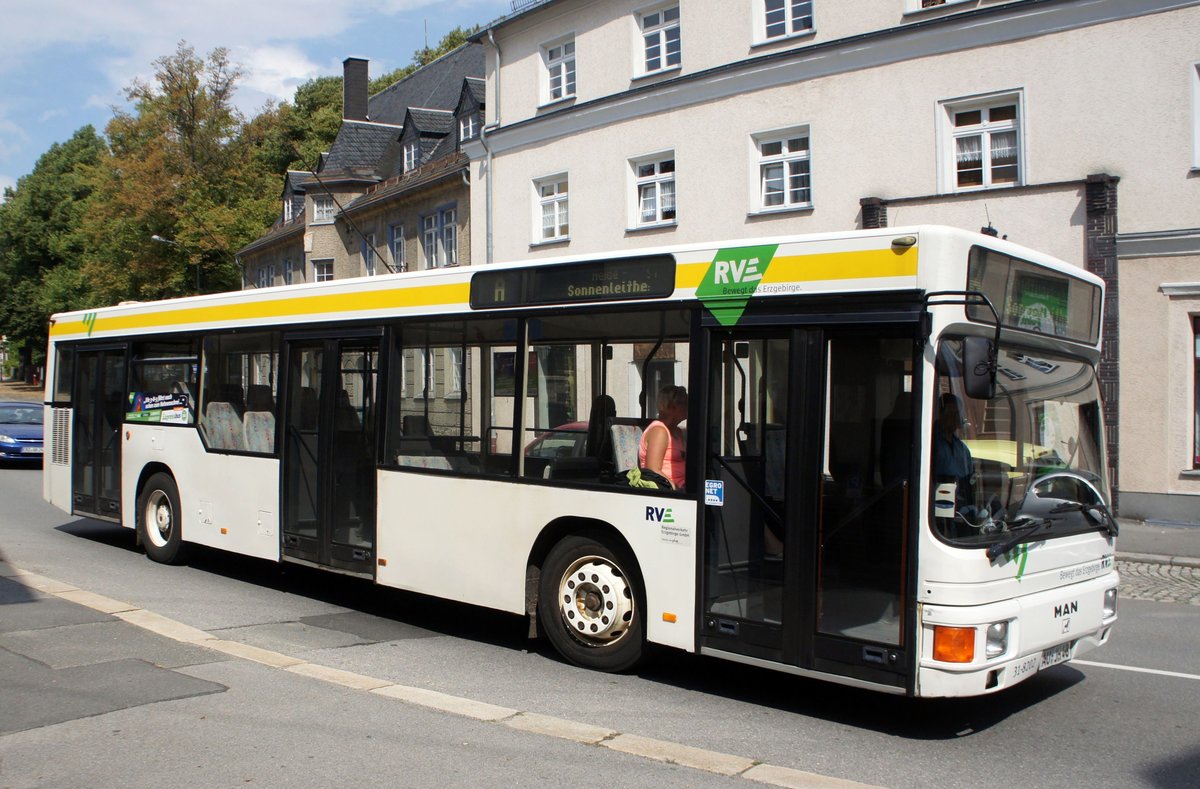 Stadtverkehr Schwarzenberg / Stadtbus Schwarzenberg / Bus Erzgebirge: MAN NL (AU-JH 48) der RVE (Regionalverkehr Erzgebirge GmbH), aufgenommen im Juli 2018 im Stadtgebiet von Schwarzenberg / Erzgebirge.