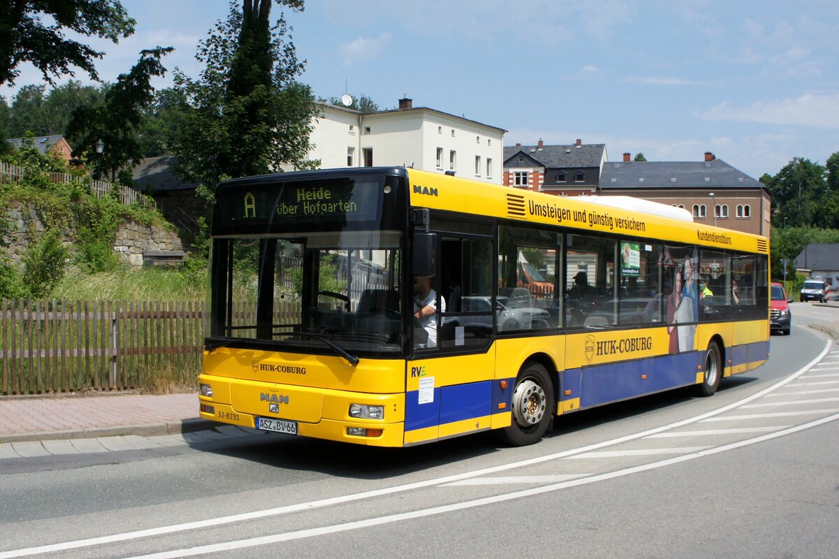 Stadtverkehr Schwarzenberg / Stadtbus Schwarzenberg / Bus Erzgebirge: MAN NL (ASZ-BV 66) der RVE (Regionalverkehr Erzgebirge GmbH), aufgenommen im Juni 2022 im Stadtgebiet von Schwarzenberg / Erzgebirge.