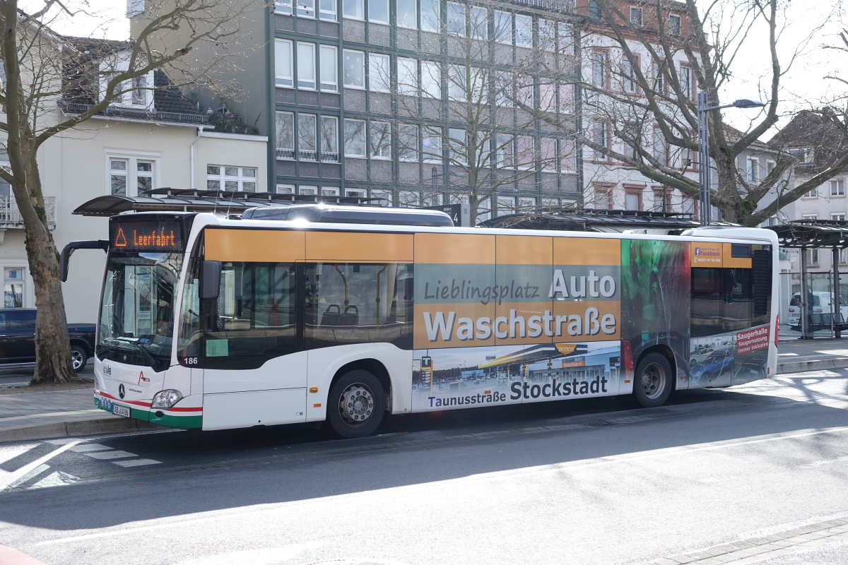 Stadtwerke Aschaffenburg / Wagen 186 (AB-VA 86) / Aschaffenburg, Hauptbahnhof/ROB / Mercedes-Benz O 530 C2 / Aufnahemdatum: 13.03.2021 / Werbung: Auto-Waschfabrik