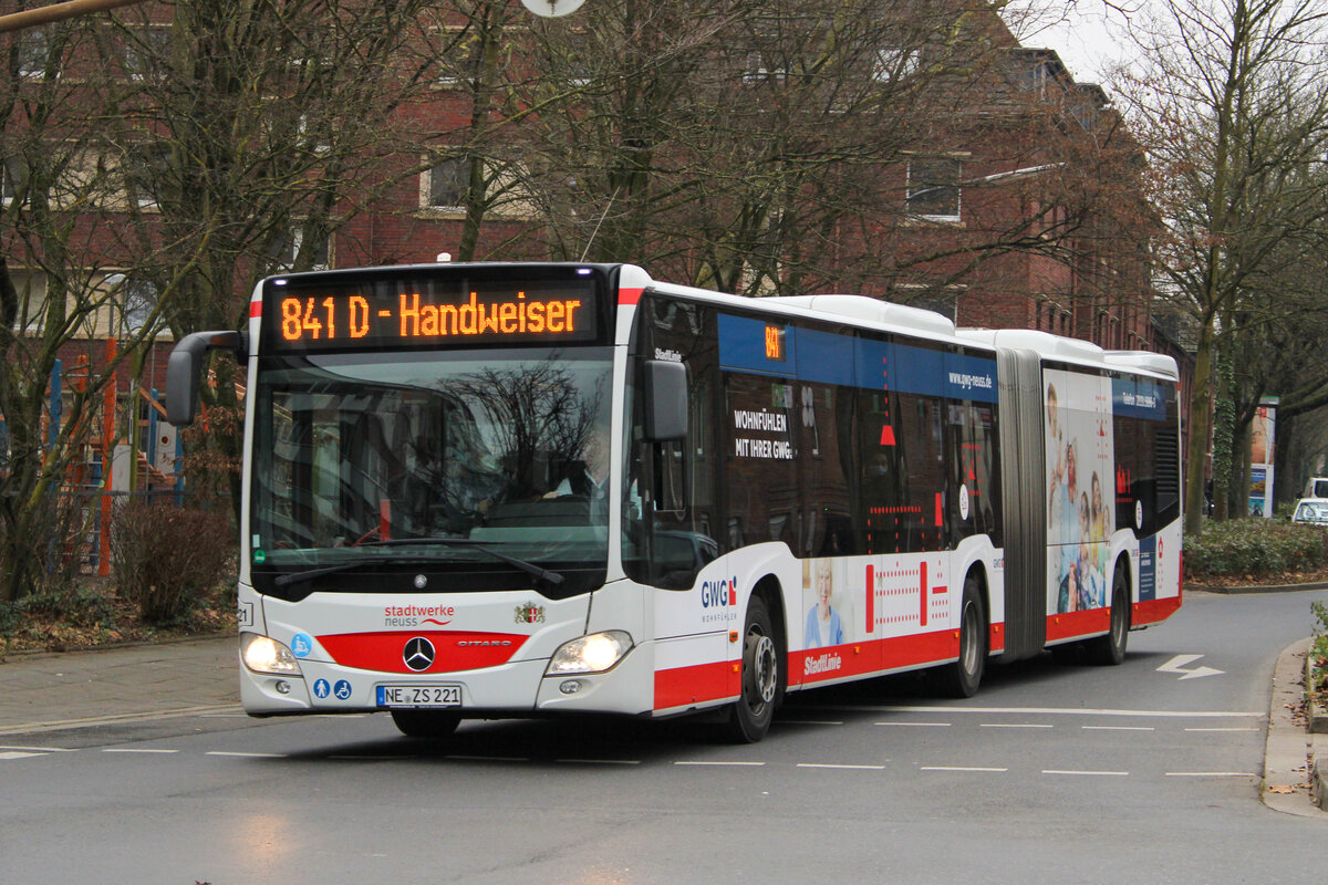 Stadtwerke Neuss Wagen 221 auf der Linie 841 nach Düsseldorf Handweiser, 25. Januar 2022, Wolkerstraße
