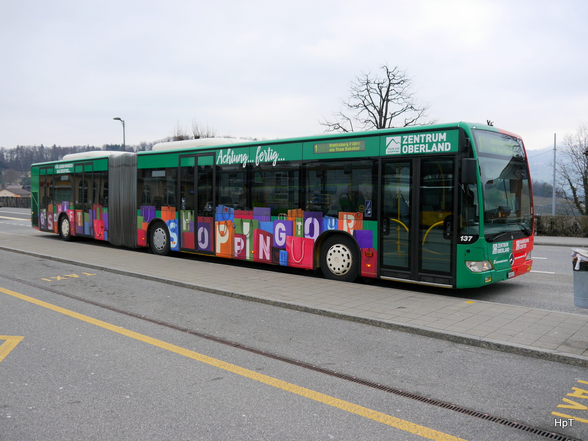 STI - Mercedes Citaro  Nr. 137  BE 801137 bei den Bushaltestellen beim Bahnhof Spiez am 25.02.2018