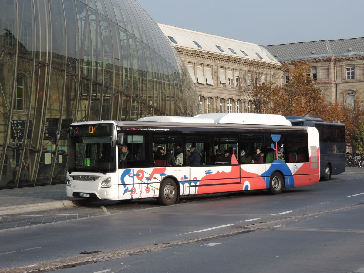 Strassburg, 14. November 2016 : CNG getriebene Iveco Urbanway 12 auf der Linie 2 eingesetzt...