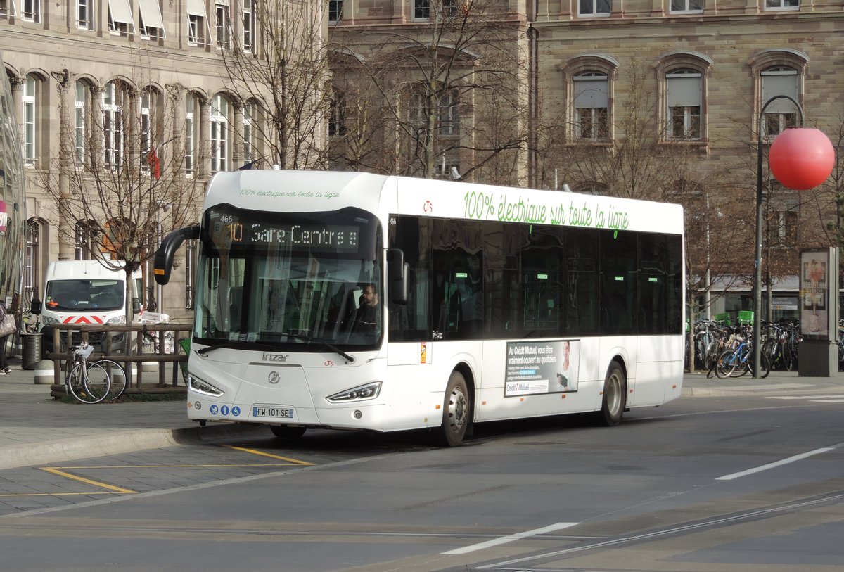 Strassburg - 26. Februar 2021 : Neuer Elektrobus Irizar I2e Nr 466 auf der Linie 10 im Einsatz kommt gerade an der Haltestelle Gare Centrale.