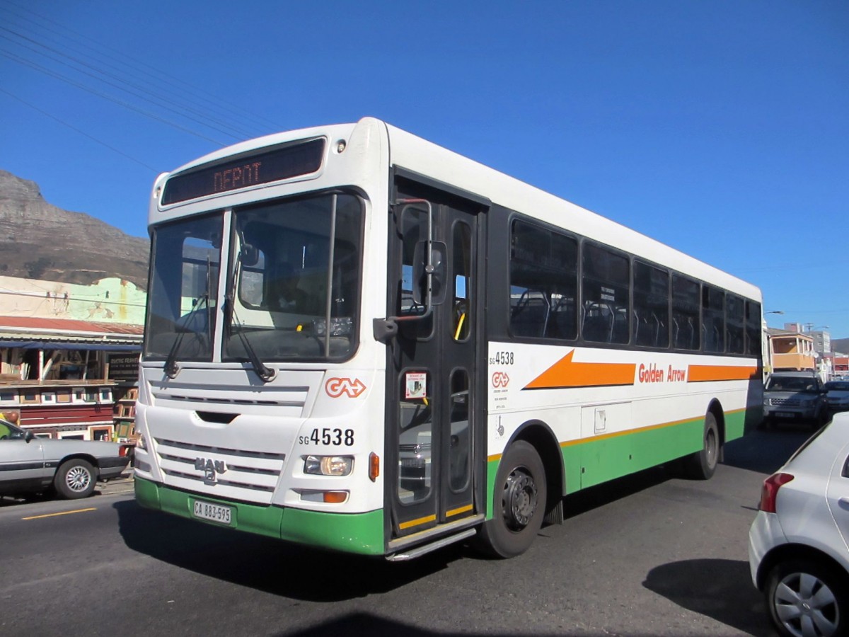 Südafrika / Kapstadt: MAN Lion´s Explorer mit der Wagennummer 4538 des Unternehmens  Golden Arrow Bus Services , aufgenommen im April 2015 in Kapstadt.