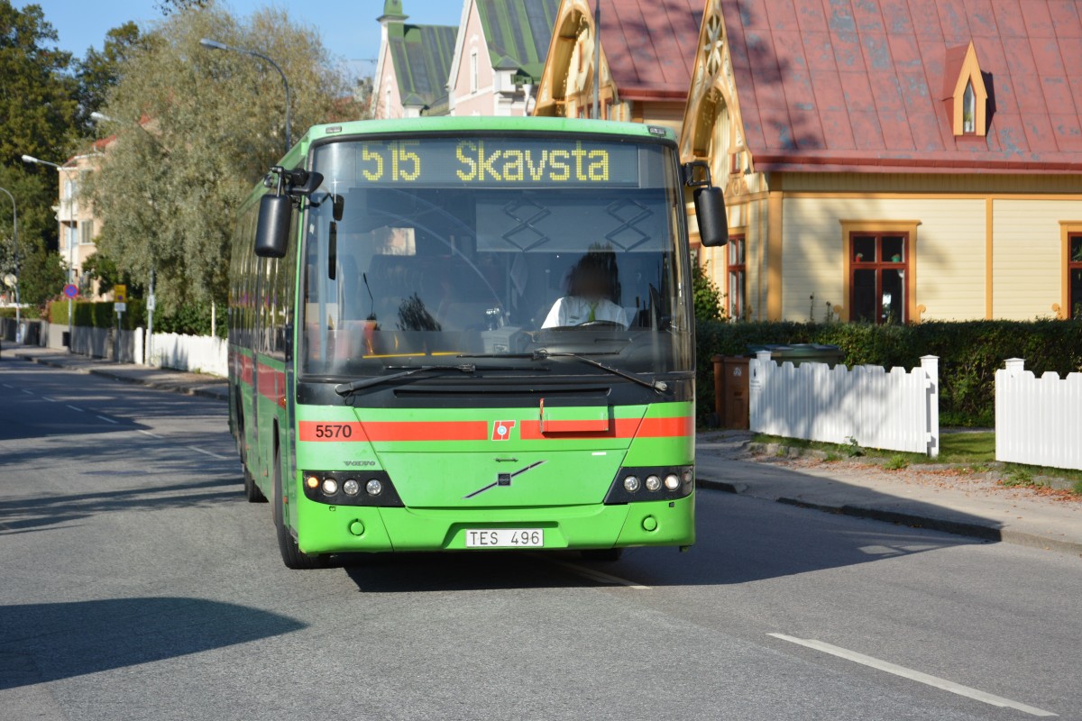 TES 496 (Volvo 8700) fährt am 18.09.2014 auf der Linie 515 zum Flughafen Skavsta. Aufgenommen am Busbahnhof Nyköping.
