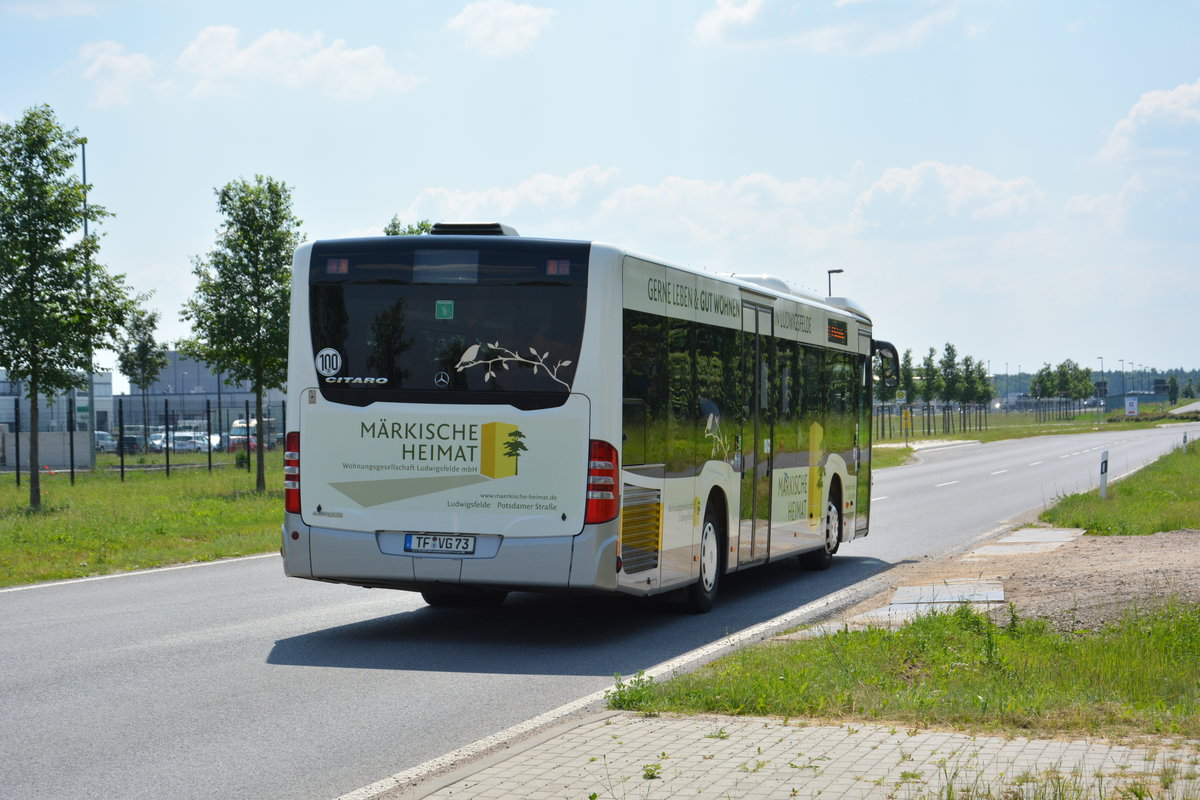 TF-VG 73 fährt am 04.06.2016 für die ILA auf der Shuttle-Linie  S . Aufgenommen wurde ein Mercedes Benz Citaro II Ü der VTF. 