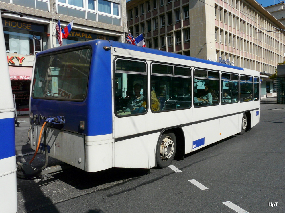 TL - Hess Trolleybusanhänger Nr.911 unterwegs in Lausanne am 22.09.2014