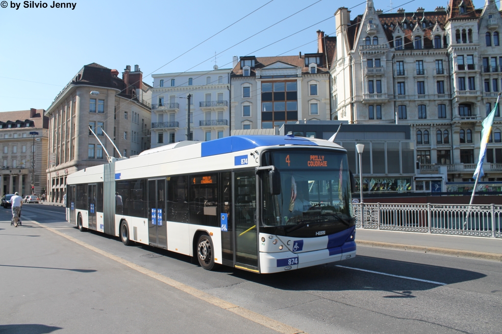 tl Nr. 874 (Hess Swisstrolley 4 BGT-N2C) am 15.6.2014 auf der Grand-Pont. Die Linie 4 wurde bis anhin von 2-achsigen Stadnard-Trolleys bedient. Da diese Busse nicht niederflurig waren, werden nun Gelenkbusse eingesetzt, um dem Behinderten-Gleichstellungs-Gesetz Folge zu leisten.