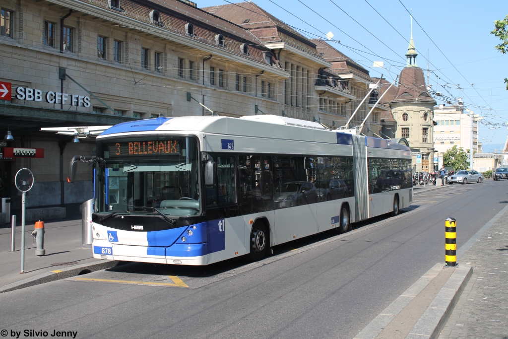 tl Nr. 878 (Hess Swisstrolley 4 BGT-N2C) am 15.6.2014 beim Bahnhof Lausanne.