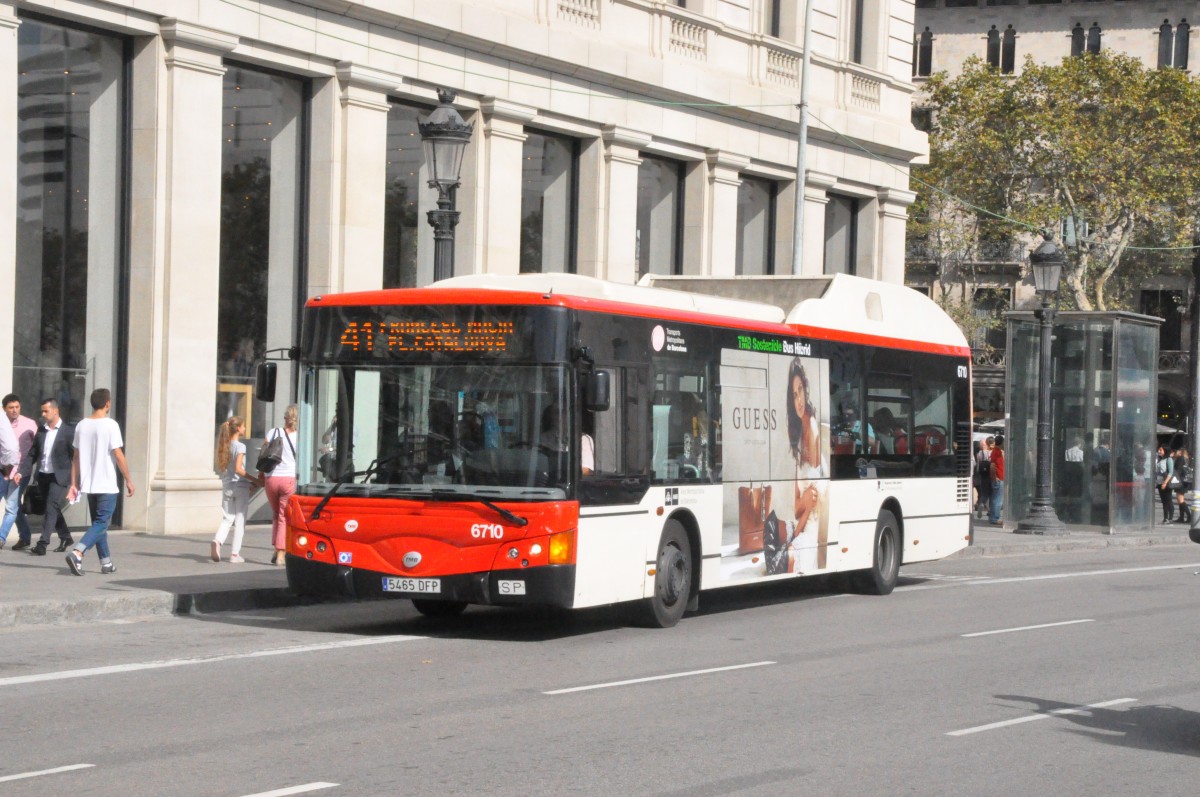 TMB, Barcelona. Irisbus/Noge Cittour Hybrid (Nr.6710) in Plaça de Catalunya. (21.10.2014)