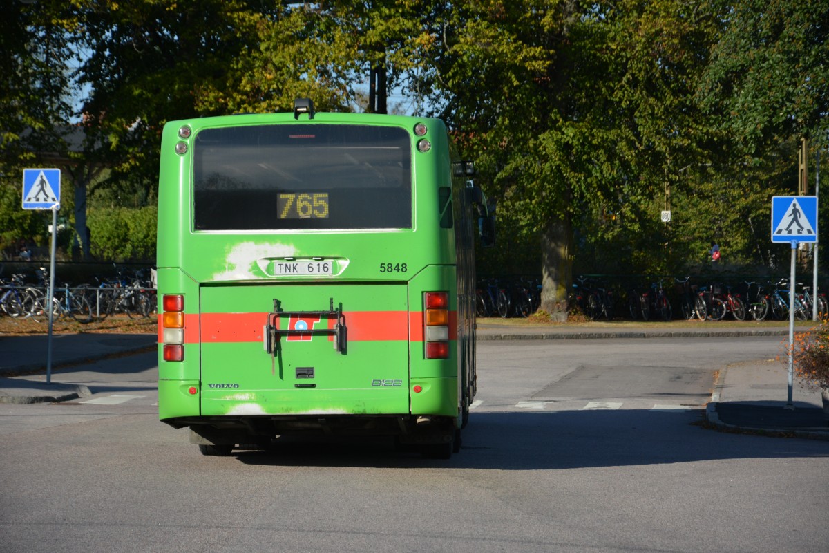 TNK 616 (Volvo 8500) auf der Linie 765 nach Katrineholm am 16.09.2014 Bahnhof Nyköping.