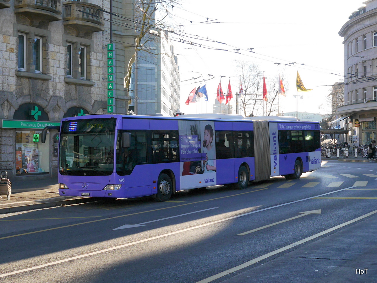 tpf - Mercedes Citaro  Nr.595  FR 300440 unterwegs vor dem Bahnhof in Freiburg am 07.12.2017