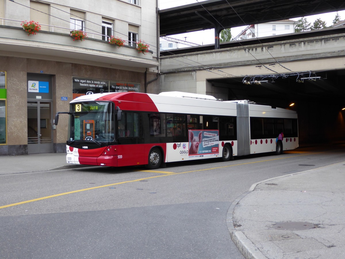 tpf - Trolleybus Nr.533 unterwegs auf der Linie 3 in der Stadt Fribourg am 05.09.2015