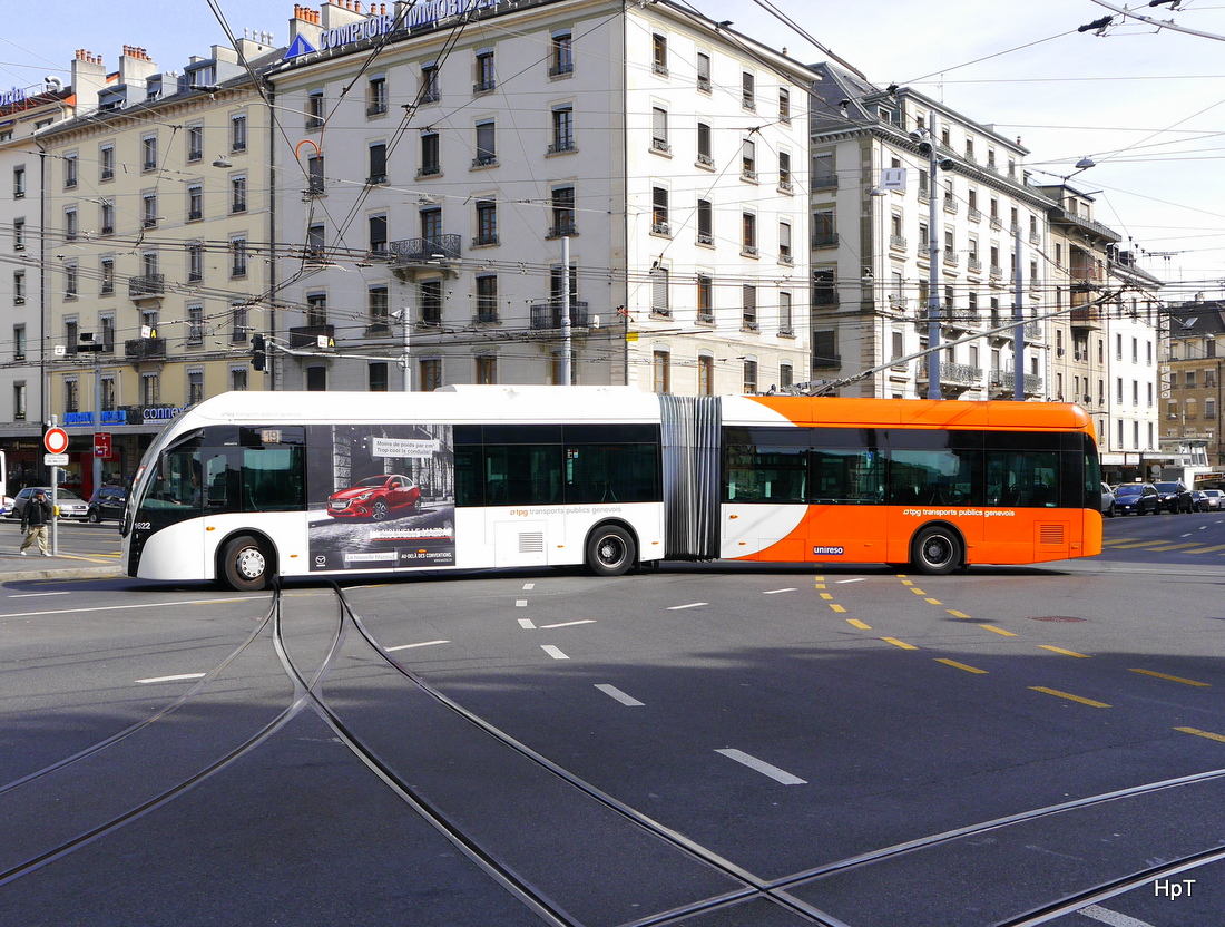 TPG - VanHool Trolleybus Nr.1622 unterwegs auf der Linie 19 in Genf am 08.03.2015