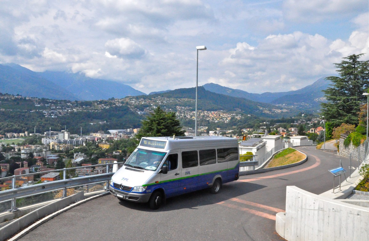 TPL, Lugano. VDL Kusters/Mercedes-Benz Sprinter (Nr.105) zwischen Albonago, al Bosco und Albonago, Sentiero Castagni. (31.7.2015)