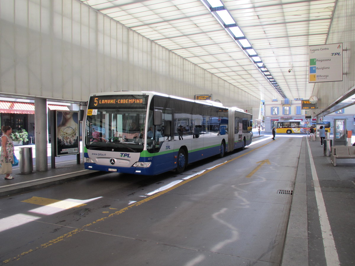 TPL-Mercedes Citaro Nr.417 eingeteilt auf der Linie 5 am Busbahnhof Lugano, Centro am 3.8.16