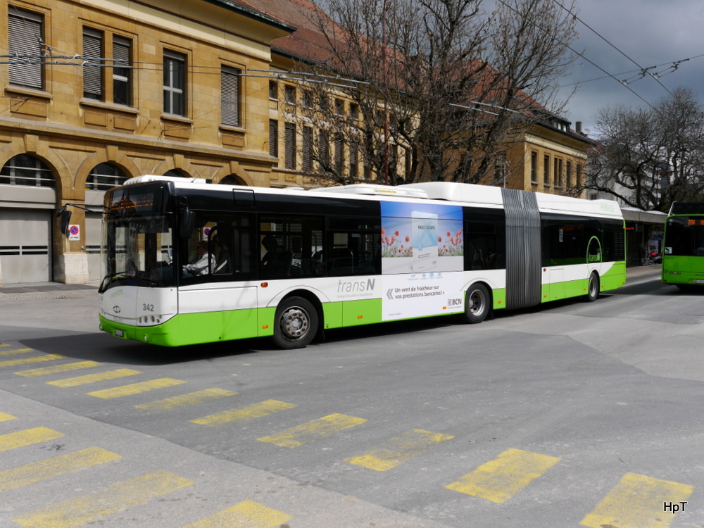 transN / La Chaux de Fonds - Solaris Hybrid Nr.342  NE 145342 unterwegs vor dem Bahnhof in La Chaux de Fonds am 16.05.2014