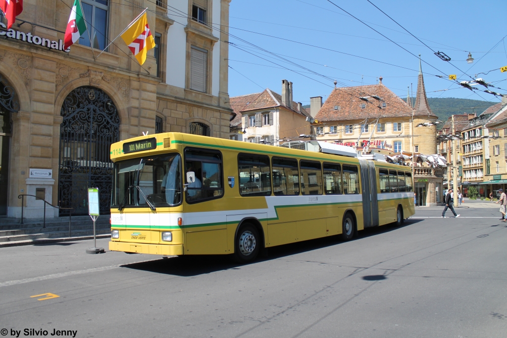 transN Nr. 114 ''Argovie'' (NAW/Hess BGT 5-25) am 3.8.2015 in Neuchâtel, Place Pury