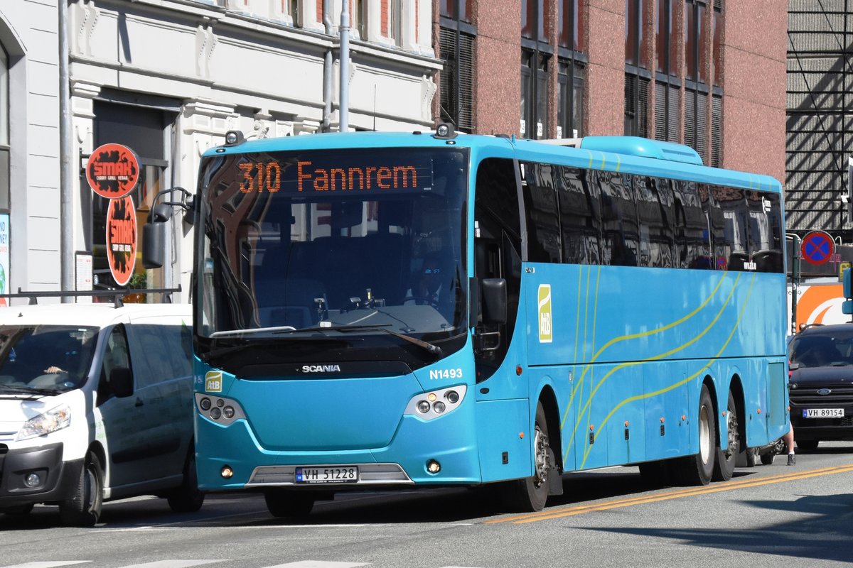 TRONDHEIM (Fylke Trøndelag), 30.05.2018, Bus Nr. N1493 der AtB (das ist der kommunale Verkehrsträger) als Buslinie 310 in Richtung Fannrem