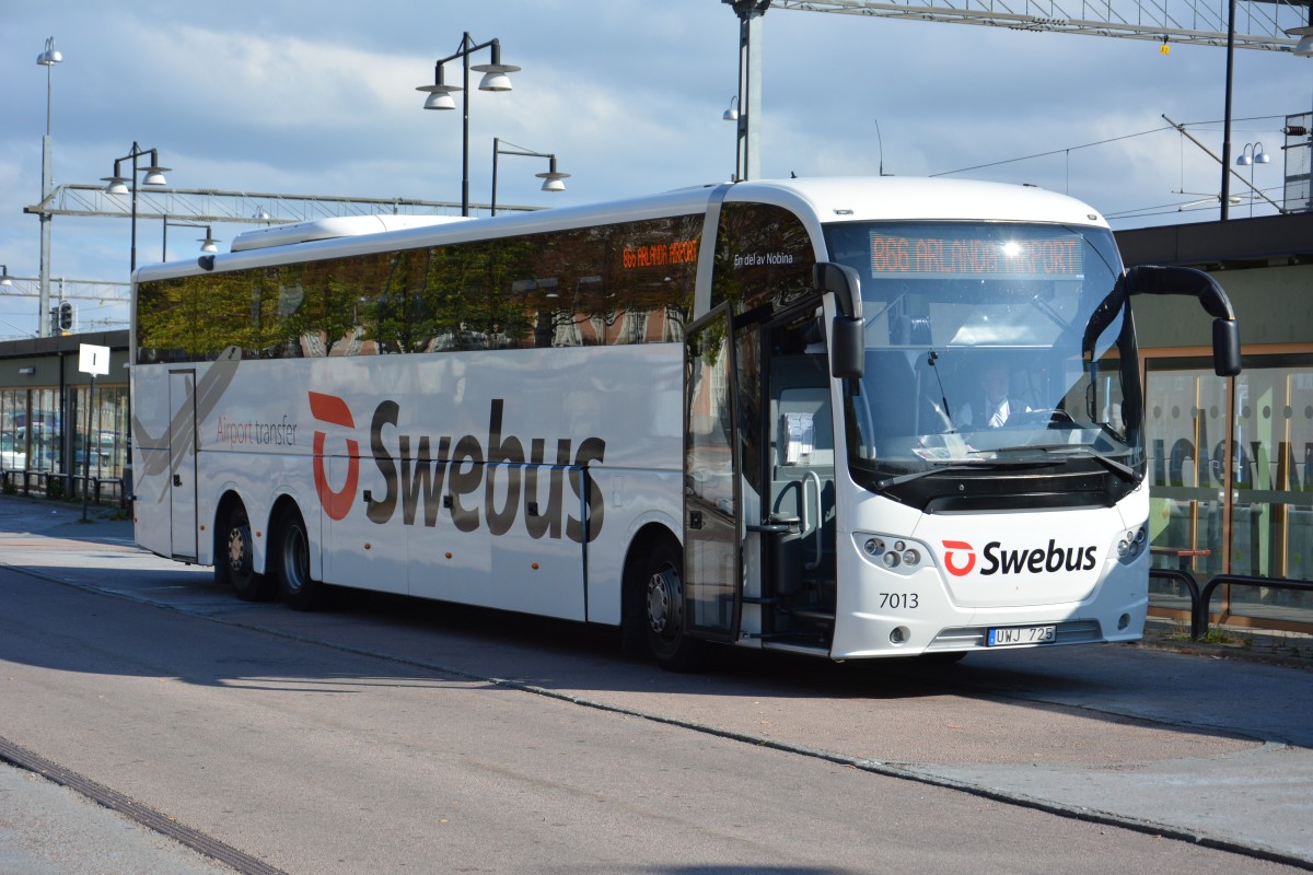 UWJ 725 (Scania OmniExpress) steht am 17.09.2014 am Busbahnhof Västerås.