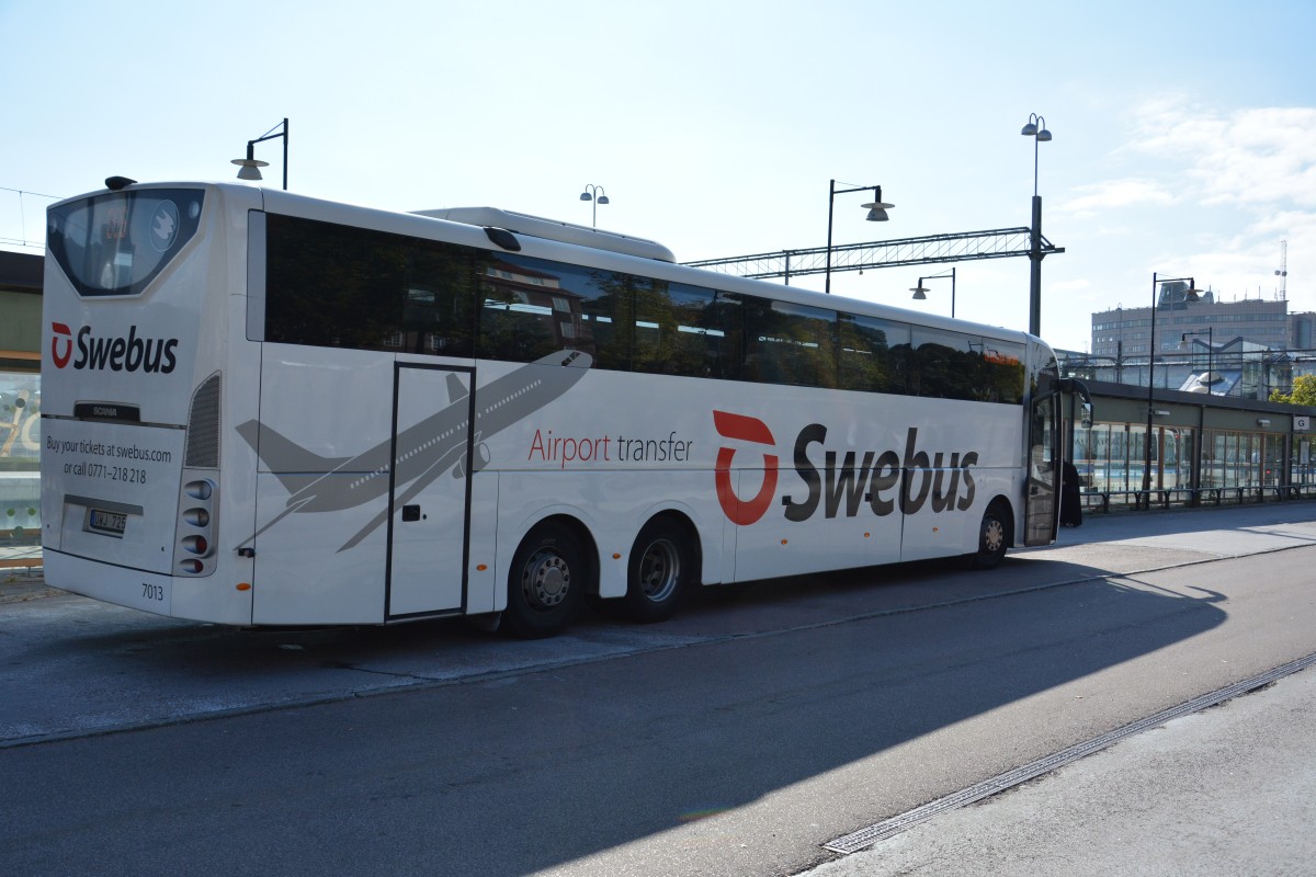 UWJ 725 (Scania OmniExpress) steht am 17.09.2014 am Busbahnhof Västerås.
