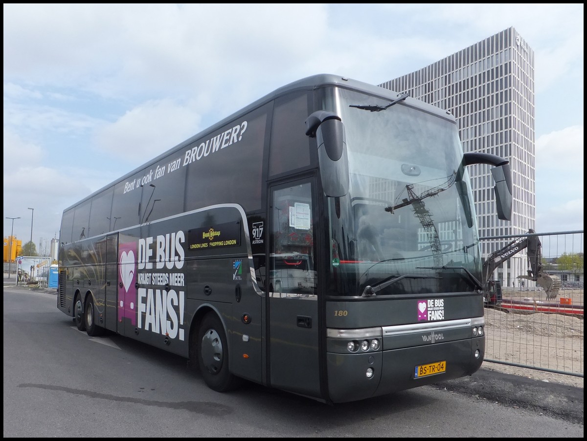 Van Hool T917 von De Bus Fans aus den Niederlanden in Berlin am 25.04.2013