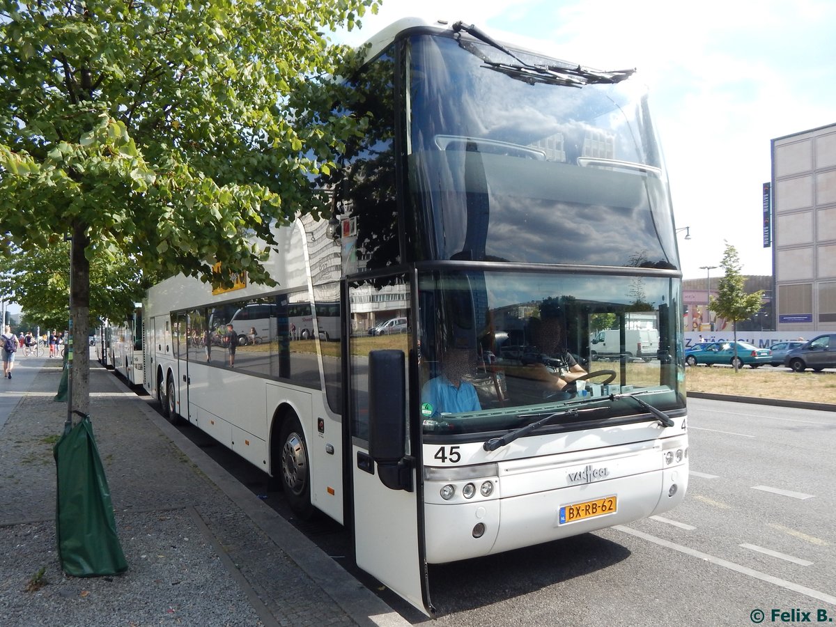 Van Hool TD927 von Lanting Reizen aus den Niederlanden in Berlin am 24.08.2015