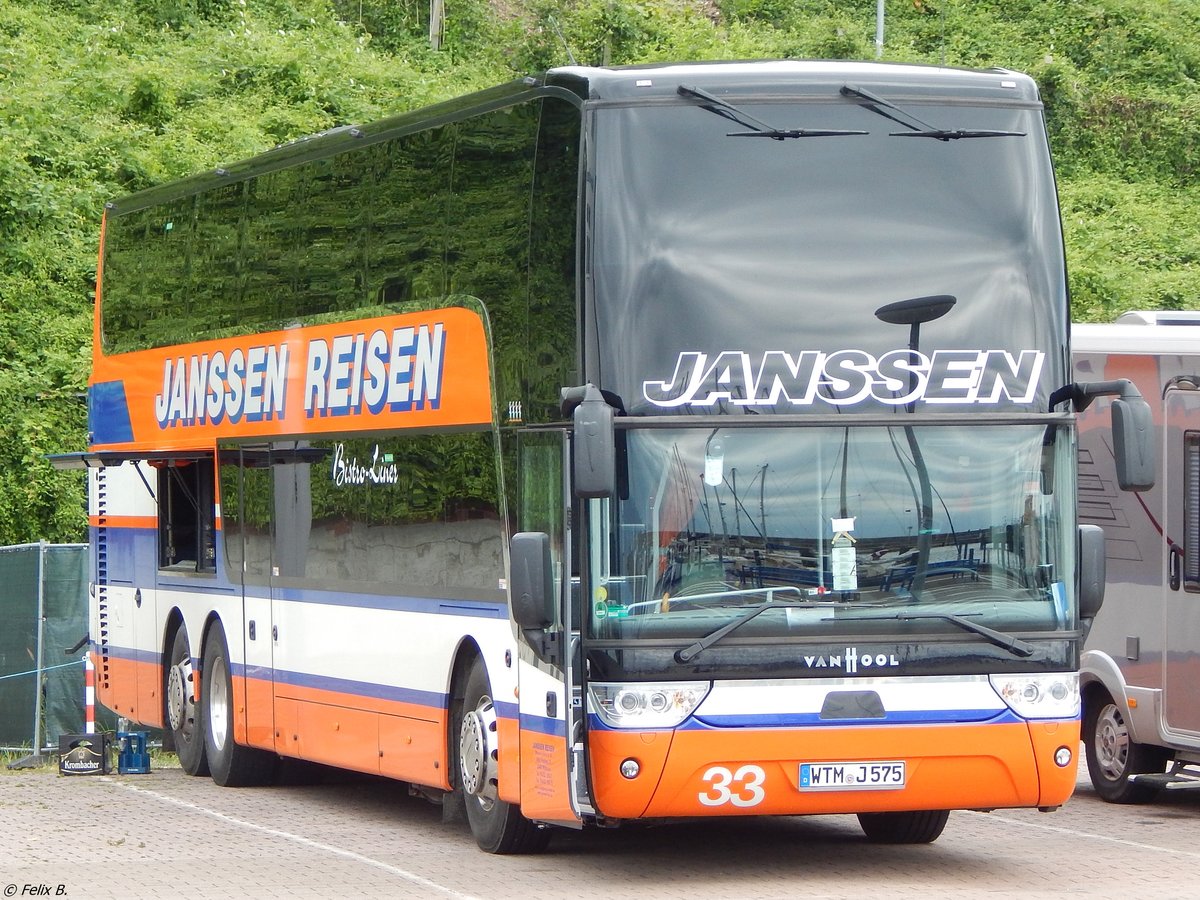 Van Hool TX27 von Janssen Reisen aus Deutschland im Stadthafen Sassnitz am 22.07.2017